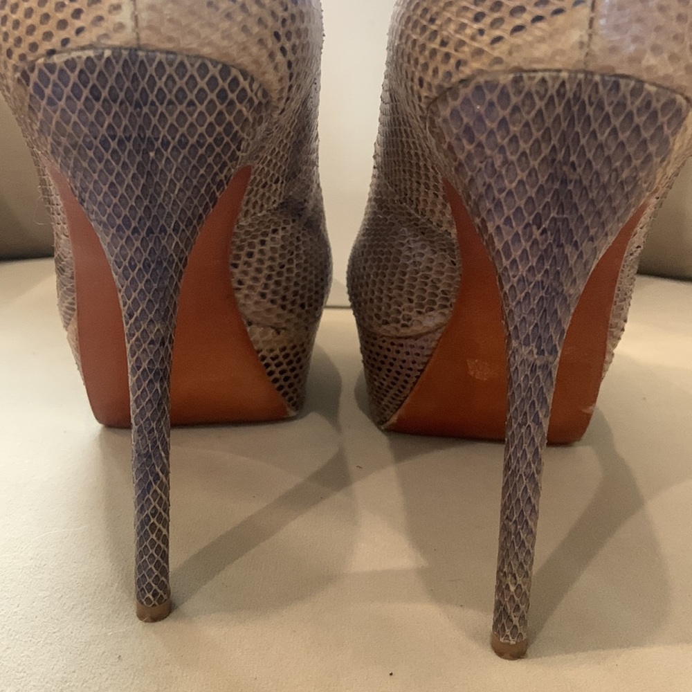 Charles David taupe iridescent platform pump. Style is Regal. Size 9. - Picture 7 of 10
